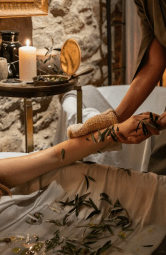 A quiet ritual of warm oil and stillness